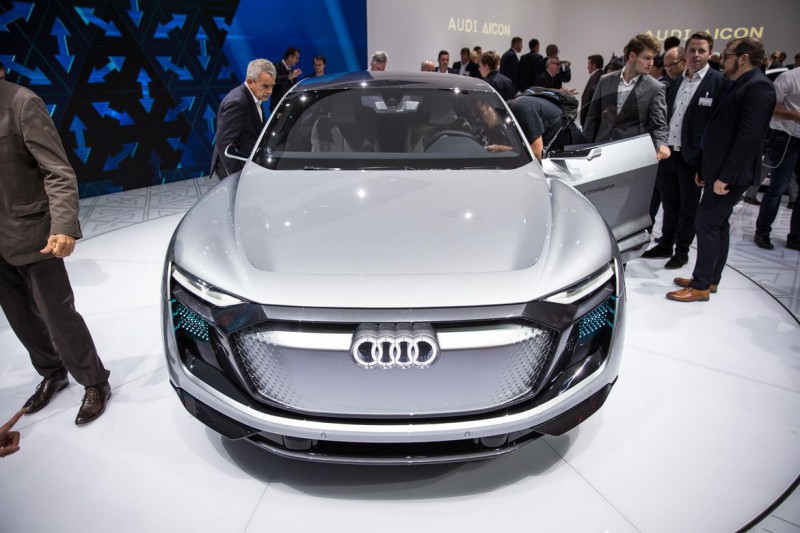 К 2025 году Audi выпустит десяток электрических новинок