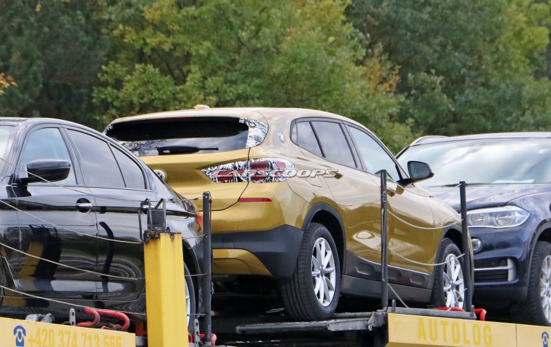 Новый BMW X2 попал в объектив папарацци без камуфляжа