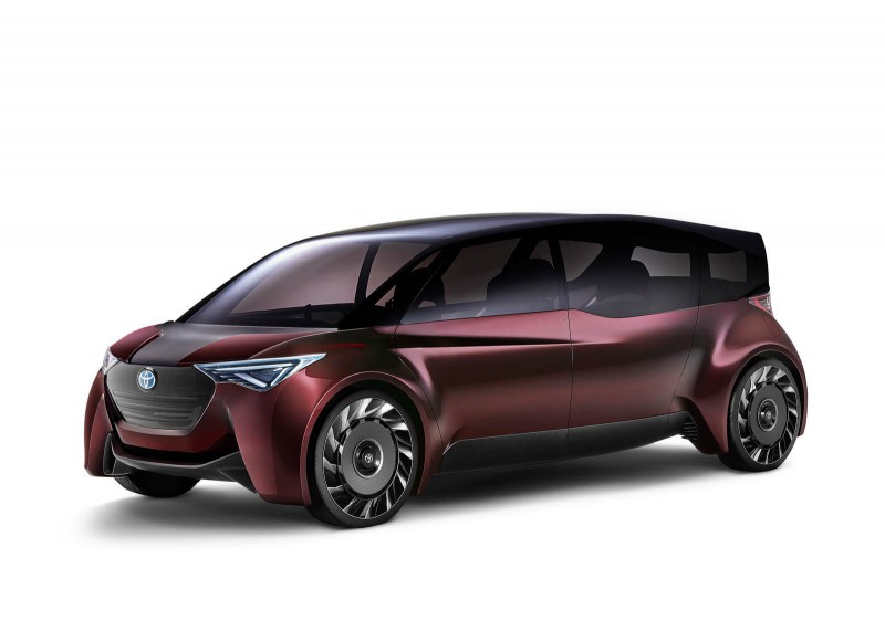 Toyota готовит к Токийскому автосалону водородный автобус и минивэн будущего