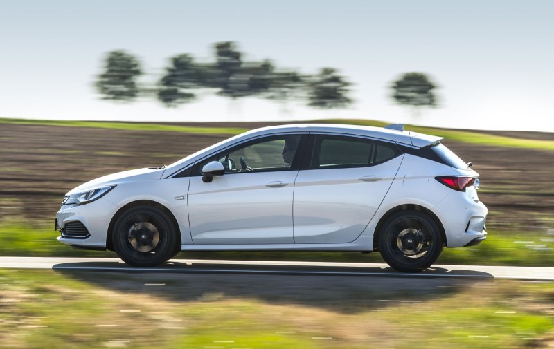 Opel предложил специальные выпуски Corsa, Astra и Mokka X