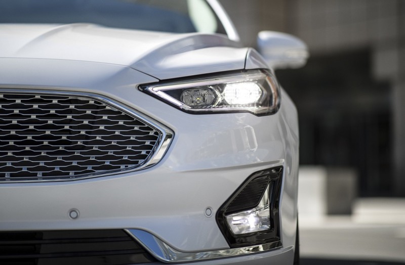 2019 Ford Fusion вместо редизайна предложил небольшие обновления