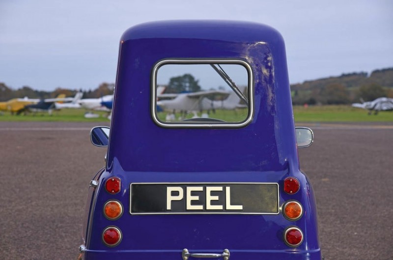 Самый маленький автомобиль в мире Peel P50 все еще выпускают