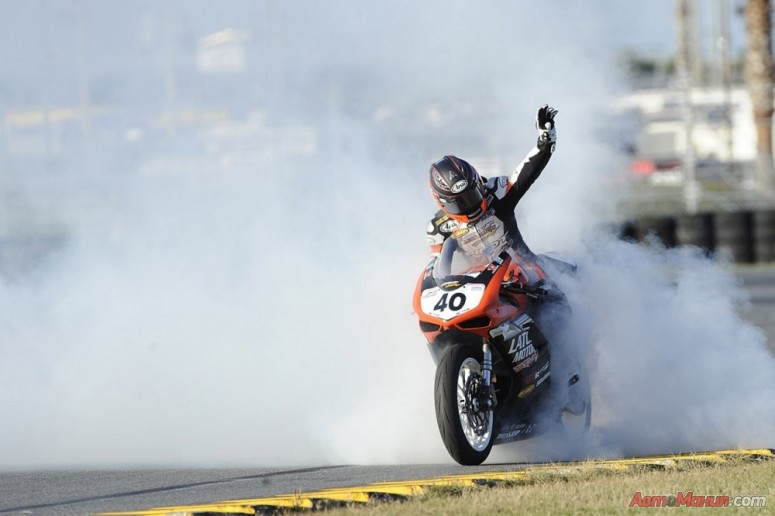 Гонки на мотоциклах 2011: опасные круги Ducati в Daytona 200 [видео]