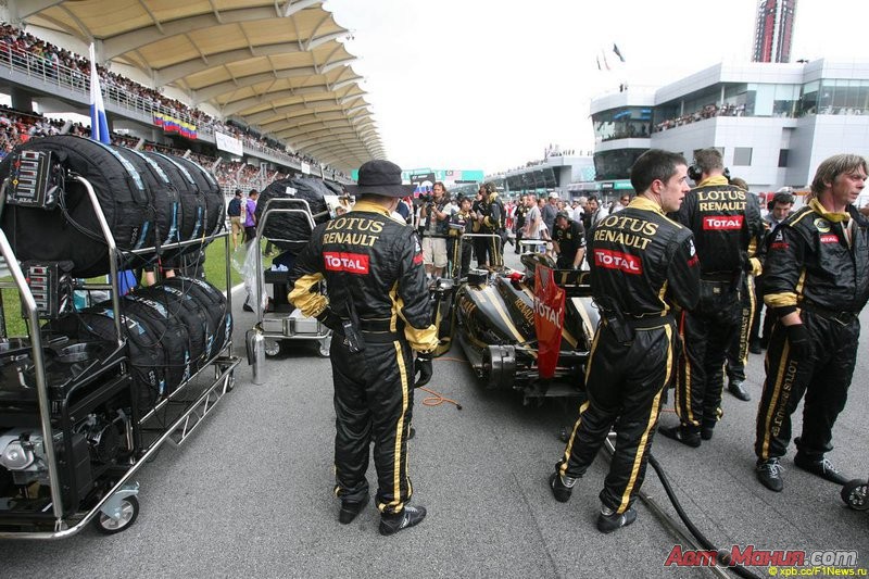 Взгляд изнутри Формулы-1: Гран При Малайзии 2011 [53 фото]