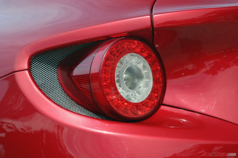 Тест-драйв Ferrari FF 2012: свежие фото и видео