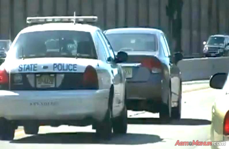 Honda Civic и полицейский автомобиль [видео]