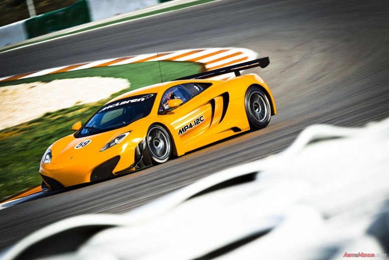 Гоночный McLaren MP4-12C GT3: полная спецификация [фото & видео]