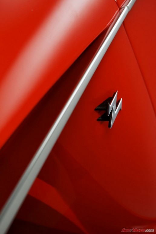 Aston Martin V12 Zagato: сочетание элегантности с мощностью [фото & видео]