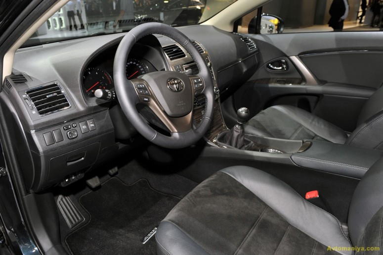 2012 Toyota Avensis: японский автомобиль для Европы
