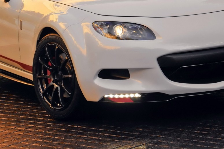 2012 Mazda MX-5 Spyder показали в деталях