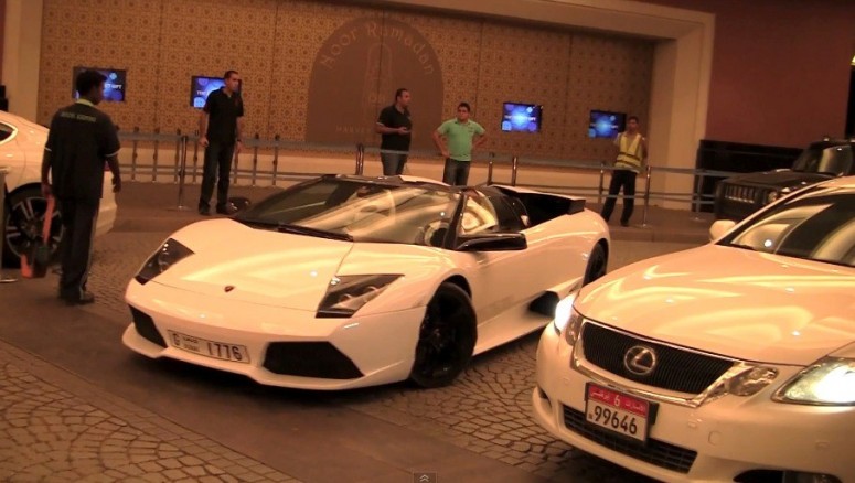 Ох, тяжелая это работа быть парковщиком в Дубаи [видео]