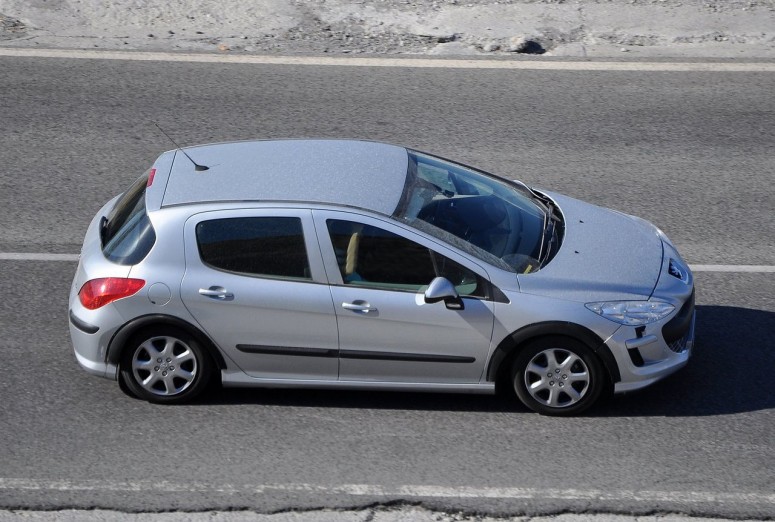 Peugeot 301 попало в камеру фотошпиона