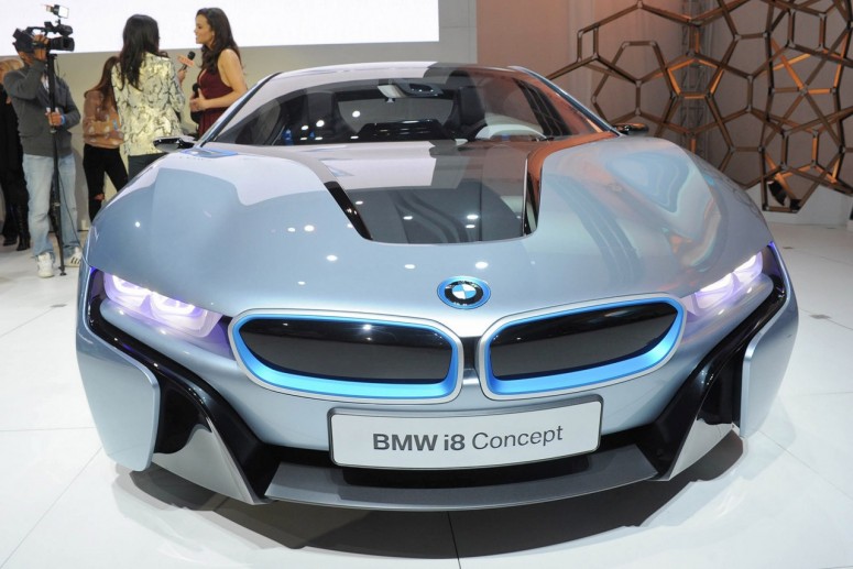 BMW i3 и i8: Паула Паттон добавляет концептам шарма [видео]