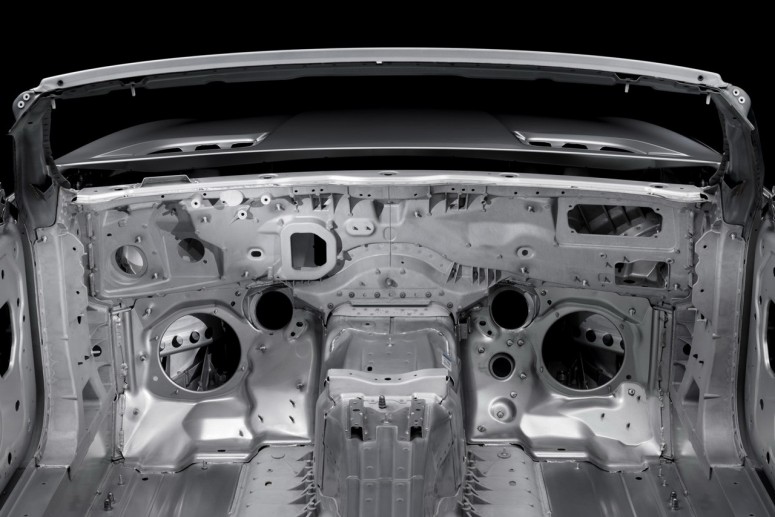 Mercedes открывает тайны SL шестого поколения [фото]