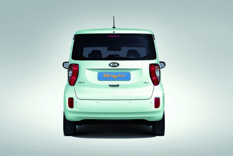 Kia представил первый корейский электромобиль Ray EV [видео]