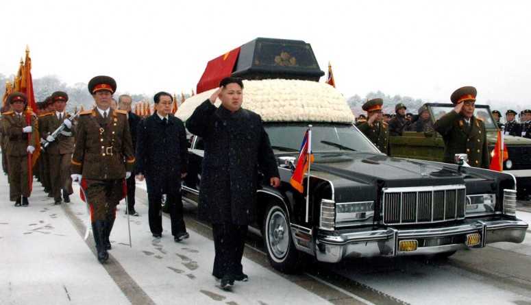 Ким Чен Ира хоронили на вражеском лимузине: Линкольн [фото]