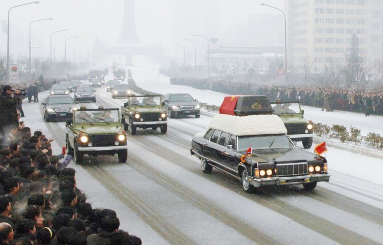 Ким Чен Ира хоронили на вражеском лимузине: Линкольн [фото]
