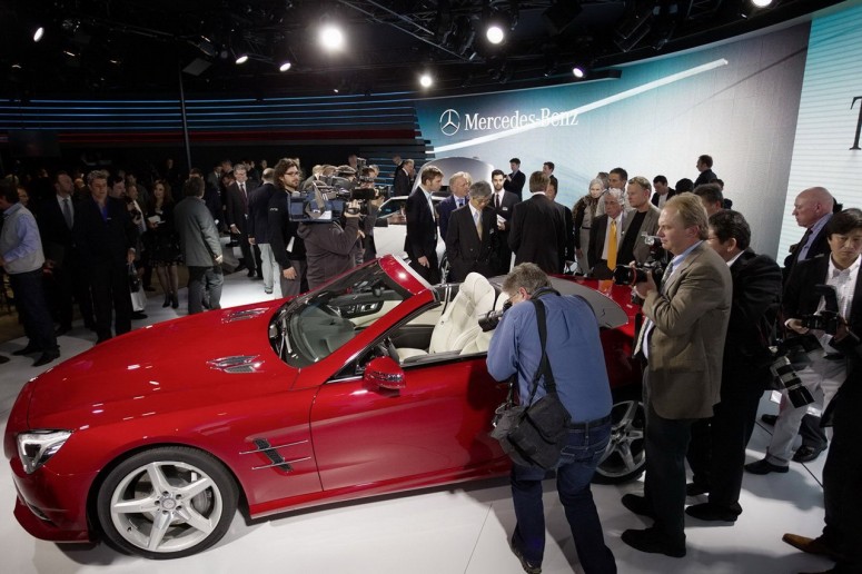 Mercedes в Детройте представил 2 гибрида Е-класса и новый SL