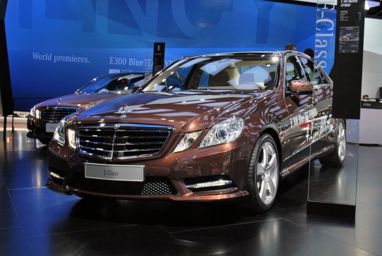 Mercedes в Детройте представил 2 гибрида Е-класса и новый SL