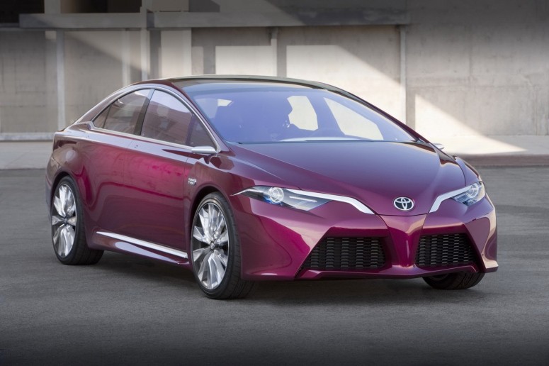Toyota NS4 - концепт, демонстрирующий новое направление стиля [3 видео]