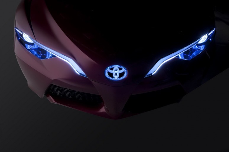 Toyota NS4 - концепт, демонстрирующий новое направление стиля [3 видео]