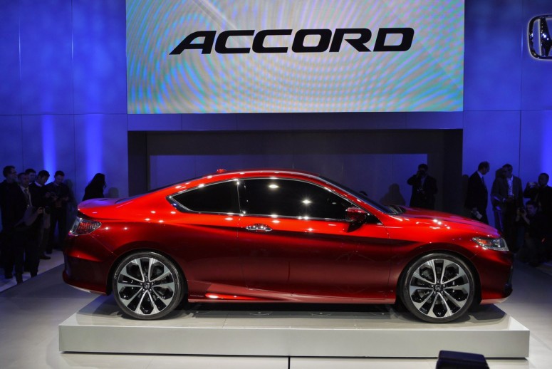 Honda Accord Coupe 2013 почти не изменился [фото]