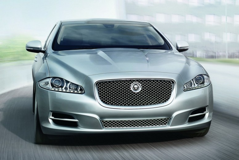Jaguar показал, как нужно проверять бронированные авто: XJ Sentinel