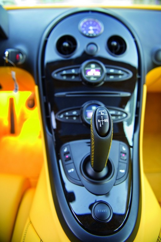 Bugatti представит в Катаре желтый Veyron