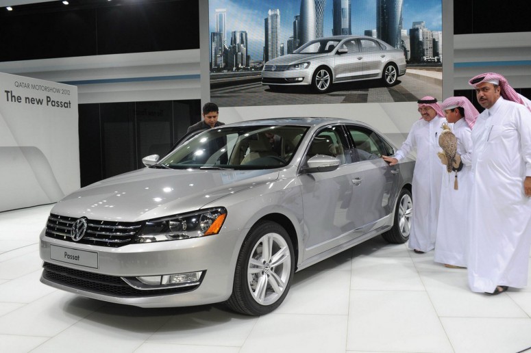 Катарский автосалон: сверкающие авто и блестящие фотомодели