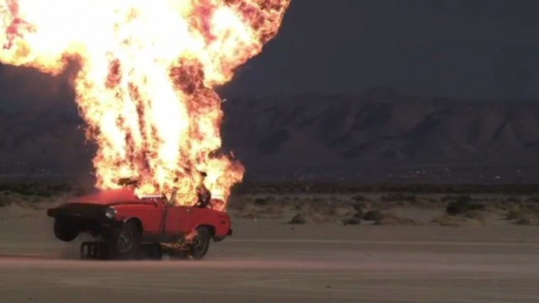 Потрясающий взрыв автомобиля со скоростью 1000 кадров в секунду