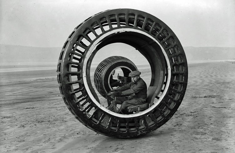 Первый электрокар Dynosphere выглядел, как гигантское колесо