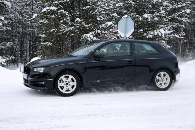 Фотошпионы поймали Audi A3 с минимальным камуфляжем