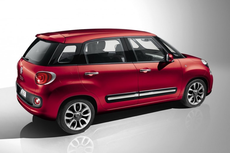 Fiat официально представил \"укрупненный\" универсал 500L