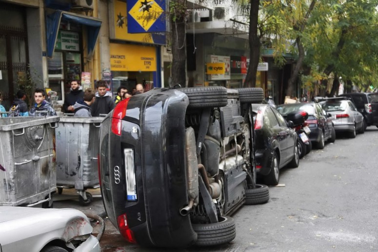 Дорожные разборки по-гречески: самосуд за неправильную парковку