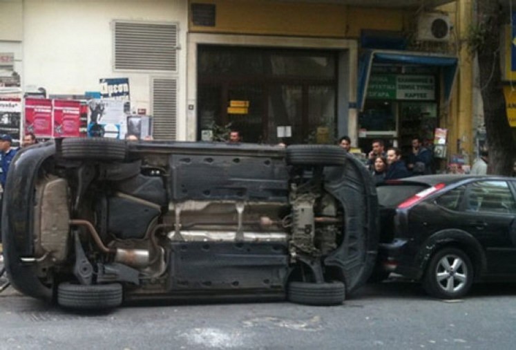 Дорожные разборки по-гречески: самосуд за неправильную парковку