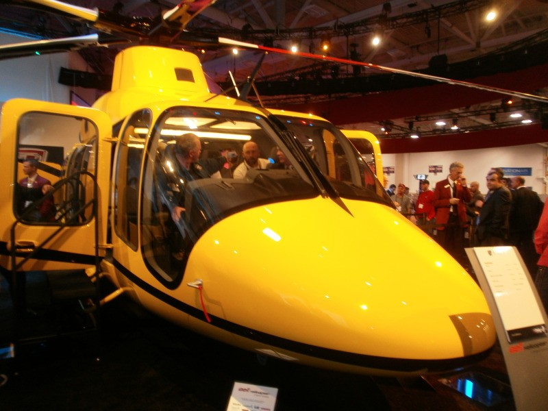 Вертолет Bell 525 похож на гигантский летающий автобус