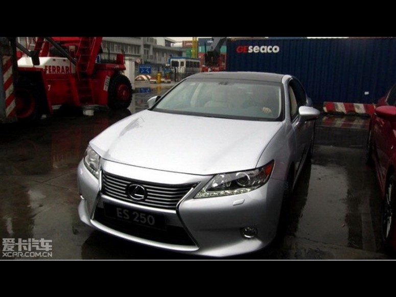 Новый Lexus ES Sedan 2013 неожиданно засветился в Китае