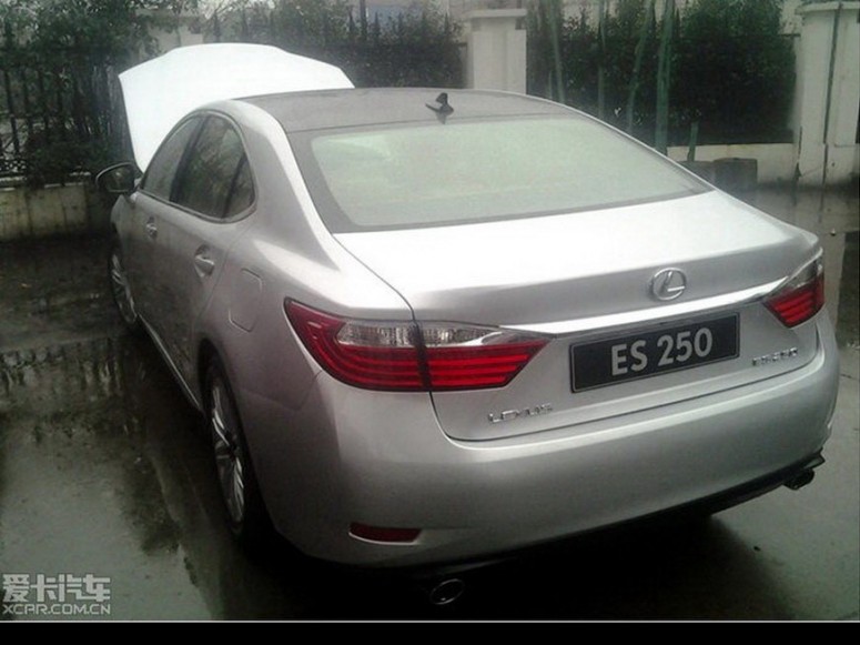 Новый Lexus ES Sedan 2013 неожиданно засветился в Китае