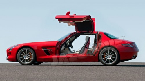 Mercedes патентует двери для «крылатого» четырехдверного SLS [фото]