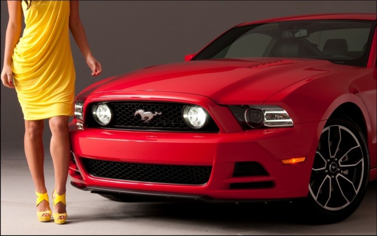 Реклама Ford Mustang 2013 «Черный лебедь» [видео]