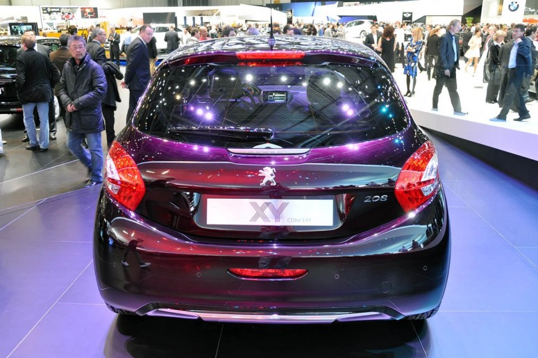 Peugeot готовит миникроссовер на базе 208-й модели