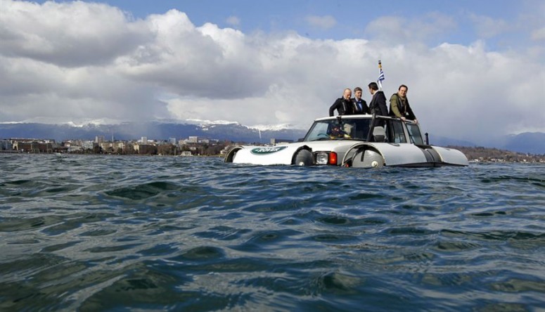 Амфибия Land Rover Disco I: водная экспедиция в Женеве [фото]