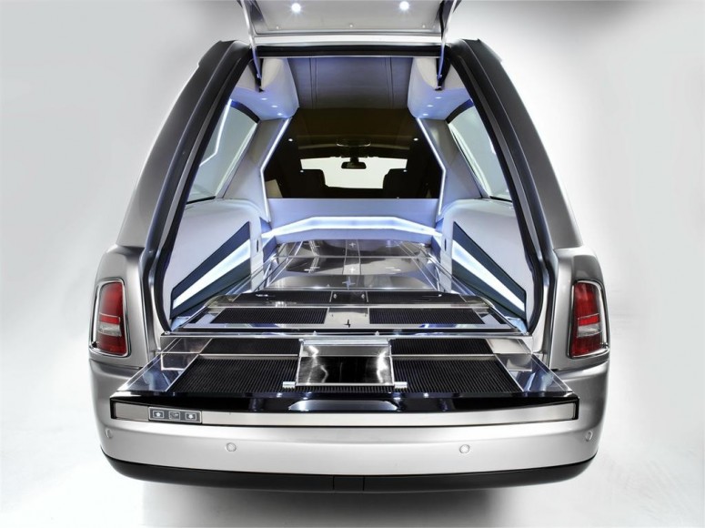 Самый роскошный гроб на колесах: Rolls-Royce Phantom Hearse B12 [фото]