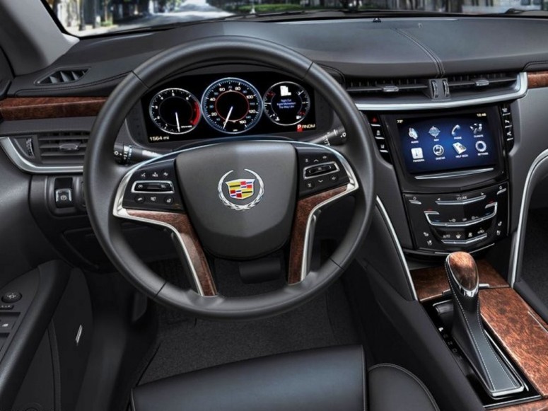 Cadillac XTS: вибрирующее сидение предупредит водителя об опасности [видео]