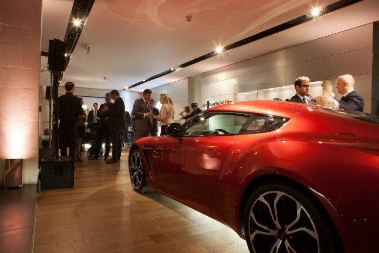 Aston Martin W-One: самый стильный автомобильный шоу-рум в мире