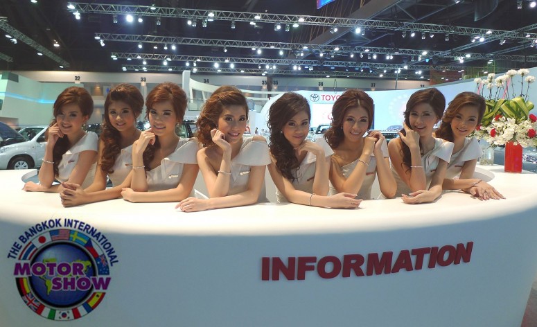 Девушки на автосалоне в Бангкоке? [фото]