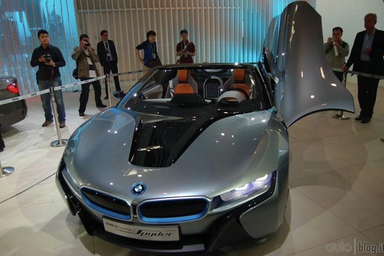 BMW представило в Пекине концепт i8 и удлиненную версию 335 Li