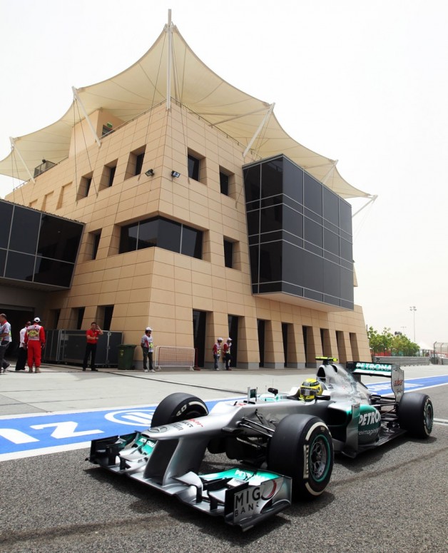 За кадром Гран-При Бахрейна 2012: фоторепортаж