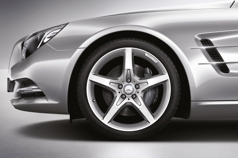 Mercedes предложил коллекцию аксессуаров для родстера SL 2013