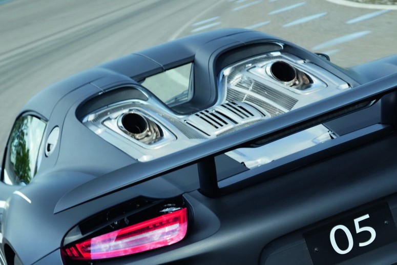 770-сильный гибридный Porsche 918 Spyder проходит дорожные тесты в Германии